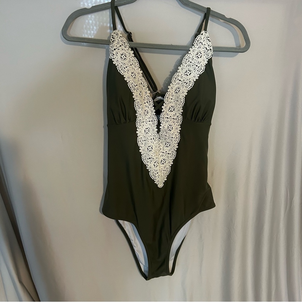 Cupshe Green One Piece Plunging Lace VNeck Swimsuit